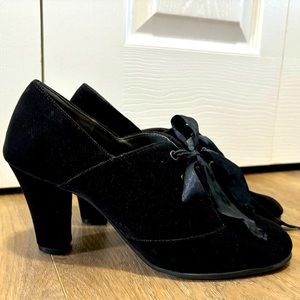 Aerosols soft corduroy satin ribbon Mary Jane’s